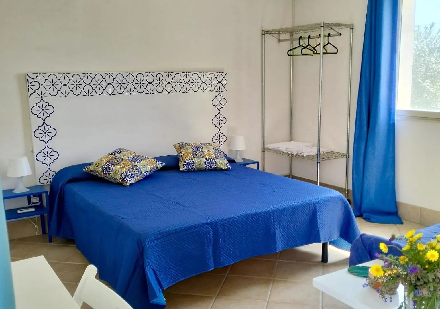 Dependance In Villa Siciliana contacts
